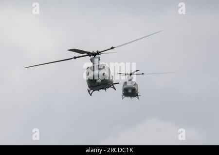 Ternate, Cavite, Philippinen. 14. Juli 2023. US-Marines UH-1Y-Hubschrauber bereiten sich auf die Landung während einer Helocast- und Seepatrouillenübung im Rahmen der halbjährlichen Marine Aviation Support Activity (MASA) in Ternate, Provinz Cavite südlich von Manila, Philippinen, vor. 14. Juli 2023. Ziel der MASA ist es, regionale Partnerschaften zu stärken, die militärische Zusammenarbeit zwischen den Philippinen und den Vereinigten Staaten zu fördern und die Stabilität in der Region Indo-Pazifik zu fördern. MASA, das vom 6. Bis 21. Juli auf den Philippinen stattfinden soll, bietet eine dynamische Plattform für die Philippinen Stockfoto