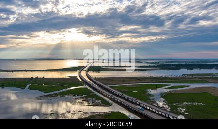 Mobile Bay und Jubilee parkway Bridge im April Stockfoto