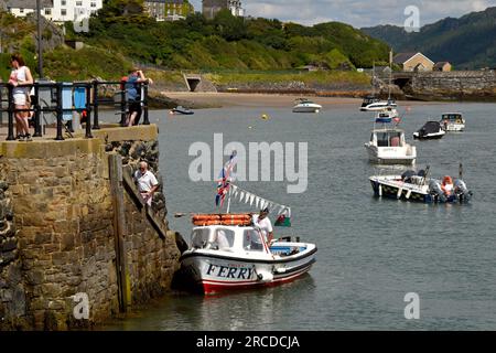 Barmouth Hafenfähre, Ankunft in Barmouth, Gwynedd, Wales, Juli 2023 Stockfoto