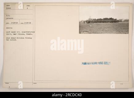 21. Grand Division Transportation Corps in Camp Pullman, Frankreich. Die Division wird zur Überprüfung in Formation angezeigt. Das Foto wurde am 25. Februar 1918 von einem nicht identifizierten Fotografen aufgenommen und am 15. Juli 1919 erhalten. Das Bild zeigt das Symbol für die 21. Grand Division und ist mit der Identifikationsnummer 60841 gekennzeichnet. Es trägt den Vermerk "NUR ZUR AMTLICHEN VERWENDUNG". Stockfoto