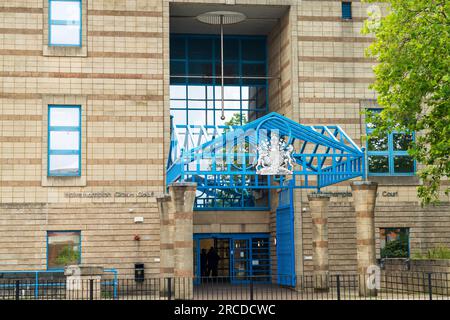 Wolverhampton, Großbritannien - Juli 13 2023: Vordereingang des Wolverhampton Crown Court in Piper's Row, Wolverhampton Stockfoto