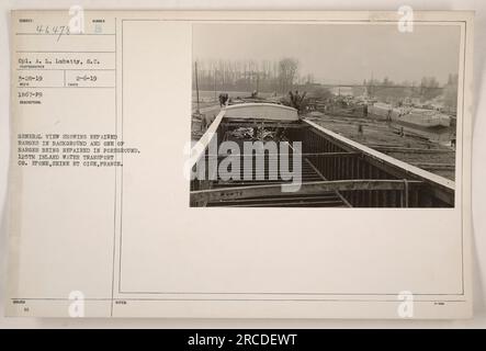 „Auf diesem Foto, das am 26. März 1919 aufgenommen wurde, sehen wir eine allgemeine Ansicht der reparierten Schiffe im Hintergrund, wobei ein Schiff im Vordergrund repariert wird. Diese Szene zeigt die Aktivitäten der 125. Inland Water Transport Company in Epone, seine et Oise, Frankreich. Das Foto wurde von CPL. A. L. Lubatty, S.C. aufgenommen. Stockfoto