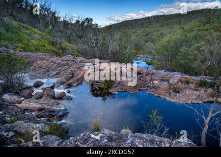 Blick auf das Tal von der Spitze des Basket Swamp Wasserfalls, Basket Swamp National Park, New England Tablelands, NSW Australien Stockfoto