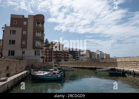 St. Paul's Bay, Malta, 30. April 2023. St. Paul's Bay ist eine Stadt im Nordwesten von Malta, 16 Kilometer von der Hauptstadt Valletta entfernt. Stockfoto