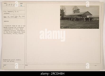 Pvt. Campbell hat eine der Stationen des Mars Hospital Project in Mars-sur-Allier, Nievre, Frankreich, aus nächster Nähe betrachtet. Das Bild zeigt die dauerhafte Konstruktion von Fliesen. Dieses Foto wurde am 20. Oktober 1918 von RAS 13 aufgenommen. Die 521.-Ingenieure-Einheit war für den Bau verantwortlich. Das Foto wurde offiziell ausgestellt und vom A.E.P.-Zensor verabschiedet, das Datum der Zensur ist jedoch nicht enthalten. Dieses Bild wird unter der Referenznummer 29934 in der Sammlung aufgezeichnet. Stockfoto