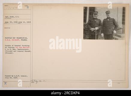 General Vanderscherr (Französisch) und General Norand (Französisch), Gastgeber von General Pershing im Chateau Val des Edelier während der Feierlichkeiten zum Bastilletag im G.H.Q. in Chaumont, Frankreich. Foto aufgenommen am 14. Juli 1918. Stockfoto