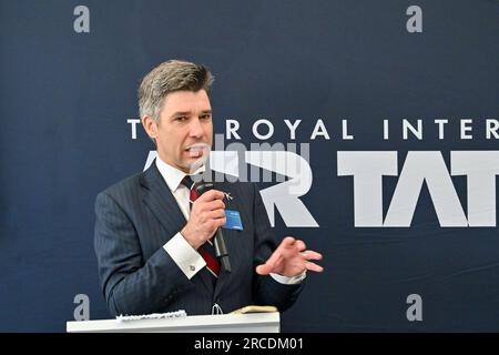 Fairford, Großbritannien. 14. Juli 2023. RAF Fairford, Fairford, Gloucestershire, Großbritannien, am 14 2023. Juli. Edward Horne (Airbus) informiert die Medien über die Nachhaltigkeitspolitik und -Praktiken im Zusammenhang mit Airbus-Flugzeugen sowohl im militärischen als auch im zivilen Bereich die Royal International Air Show (RIAT) auf der RAF Fairford, Fairford, Gloucestershire, UK, am 14 2023. Juli. Kredit: Francis Knight/Alamy Live News Stockfoto