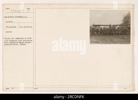 Piloten und Beobachter der 90. Aero-Staffel, einer Einheit der 79. Division, die auf ihrem Flugfeld in Bethel-Ainville, Maas, Frankreich stationiert war. Foto aufgenommen am 18. November 1918, von Sergeant Morris Fineberg, S. C. Fotograf. Bildunterschrift stammt von Fotografien amerikanischer Militäraktivitäten während des Ersten Weltkriegs - 111-SC-37402 Aviation - StillPixFindingAid (NARA). Stockfoto