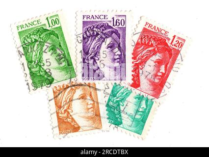 Klassische Briefmarken aus Frankreich auf weißem Hintergrund. Stockfoto