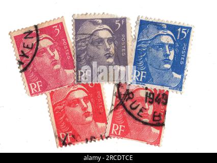 Klassische Briefmarken aus Frankreich auf weißem Hintergrund. Stockfoto