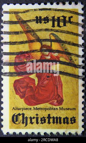 ISTANBUL, TÜRKEI - 25. JANUAR 2021: Der US-Stempel zeigt Angel aus Perussis Altarpiece um 1974 Stockfoto