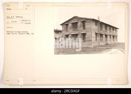 66-Mann-Baracke in Camp Stuart, Newport News, VA. Ein Foto von Sergeant P.R. Newberg am 6/7/19. Baracke wurde am 5. 20. 19 das Symbol A-56996 ausgestellt. In den zusätzlichen Anmerkungen wird die Anwesenheit von 25 Personen erwähnt.“ Stockfoto