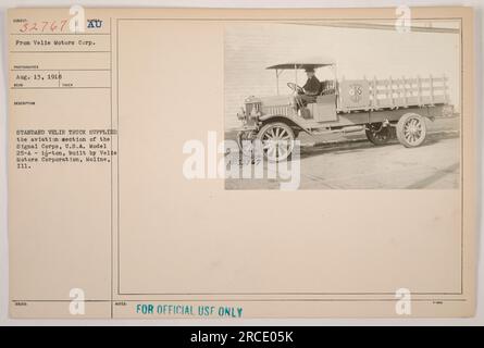 Ein Velie Motors Corporation Modell 25-A 1-Tonnen-LKW, geliefert an die Flugzeugabteilung des Signal Corps, USA, während des Ersten Weltkriegs. Dieses Foto wurde vom Fotografen der Velie Motors Corp. Am 13. August 1918 aufgenommen, und der Lkw ist mit der Identifizierungsnummer 32767 gekennzeichnet. Dieses Bild ist mit „NUR ZUR OFFIZIELLEN VERWENDUNG“ beschriftet. Stockfoto