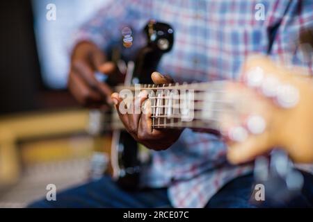 Herstellung von Musikinstrumenten Stockfoto