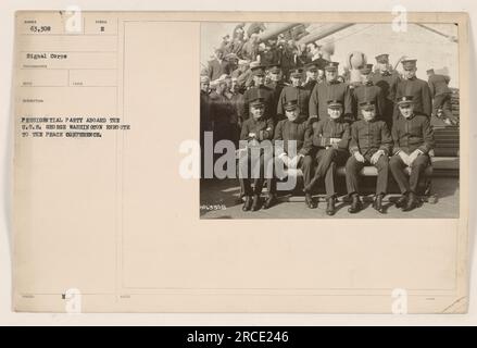 Präsident und Mitglieder seiner Partei an Bord der U.S.S. gesehen George Washington auf ihrer Reise zur Friedenskonferenz. Datum: November 1918. IDENTIFIKATOR: FOTOGRAF DES SIGNALKORPS RECO BESCHREIBUNG: ERTEILTE TALEN-PRÄSIDENTSCHAFTSPARTEI AN BORD DER U.S.S. GEORGE WASHINGTON AUF DEM WEG ZUR FRIEDENSKONFERENZ. H SYMBO E 63308 Stockfoto