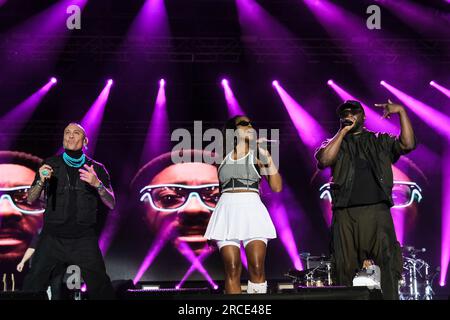 Turin, Italien. 13. Juli 2023. DIE US-Hip-Hop-Gruppe „Black Eyed Peas“ tritt auf der Bühne im Stupinigi Sonic Park 2023 in Turin auf. (Foto: Bruno Brizzi/Pacific Press) Kredit: Pacific Press Media Production Corp./Alamy Live News Stockfoto