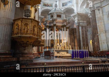 Hauptaltar der Kathedrale von Cadiz - Cadiz, Andalusien, Spanien Stockfoto