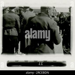 SS-Fotograf Domaschowitz 1943 feierliche Zeremonie mit Fotos der leitenden Offiziere Bilder der Aktivitäten der Waffen-SS-Einheiten an vorderster Front. Stockfoto