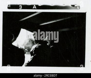 SS-Fotograf Eines Norwegische SS 1943 Feldausbildung, Einberufungszeremonie, Winterszenen mit Soldaten im Dorf Bilder, die die Frontaktivitäten der Waffen-SS-Einheiten an der westlichen und östlichen Front, einschließlich Polen, Frankreich, Balkan, Italien, darstellen Und Russland sowie Trainingsübungen, Porträts von Einzelpersonen und Gruppenansichten und Szenen von Städten und der lokalen Bevölkerung. Stockfoto