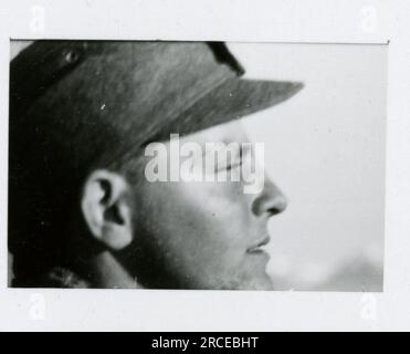 SS-Fotograf Eines Norwegische SS 1943 Feldausbildung, Einberufungszeremonie, Winterszenen mit Soldaten im Dorf Bilder, die die Frontaktivitäten der Waffen-SS-Einheiten an der westlichen und östlichen Front, einschließlich Polen, Frankreich, Balkan, Italien, darstellen Und Russland sowie Trainingsübungen, Porträts von Einzelpersonen und Gruppenansichten und Szenen von Städten und der lokalen Bevölkerung. Stockfoto