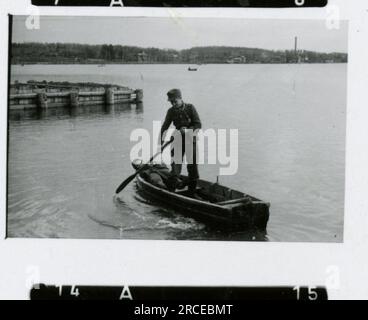 SS-Fotograf Eines Norwegische SS 1943 Feldausbildung, Einberufungszeremonie, Winterszenen mit Soldaten im Dorf Bilder, die die Frontaktivitäten der Waffen-SS-Einheiten an der westlichen und östlichen Front, einschließlich Polen, Frankreich, Balkan, Italien, darstellen Und Russland sowie Trainingsübungen, Porträts von Einzelpersonen und Gruppenansichten und Szenen von Städten und der lokalen Bevölkerung. Stockfoto