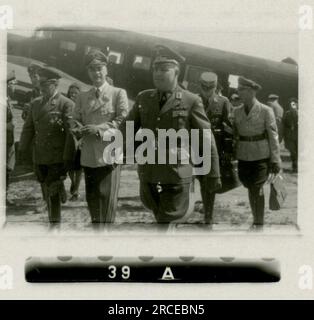 SS-Fotograf Domaschowitz 1943 feierliche Zeremonie mit Fotos der leitenden Offiziere Bilder der Aktivitäten der Waffen-SS-Einheiten an vorderster Front. Stockfoto