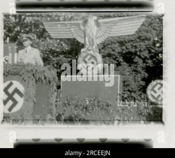 SS-Fotograf Domaschowitz 1943 feierliche Zeremonie mit Fotos der leitenden Offiziere Bilder der Aktivitäten der Waffen-SS-Einheiten an vorderster Front. Stockfoto