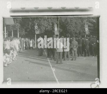 SS-Fotograf Domaschowitz 1943 feierliche Zeremonie mit Fotos der leitenden Offiziere Bilder der Aktivitäten der Waffen-SS-Einheiten an vorderster Front. Stockfoto