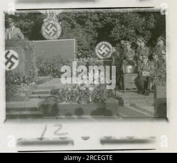 SS-Fotograf Domaschowitz 1943 feierliche Zeremonie mit Fotos der leitenden Offiziere Bilder der Aktivitäten der Waffen-SS-Einheiten an vorderster Front. Stockfoto