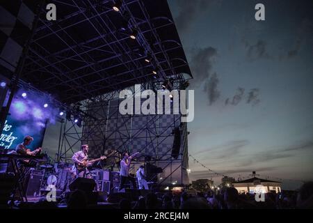 Bellaria, Italien. 13. Juli 2023. Idles live in Bellaria Igea Marina (Foto von Carlo Vergani/Pacific Press) Kredit: Pacific Press Media Production Corp./Alamy Live News Stockfoto