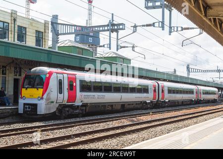 Klasse 175 DMU, Trafnidiaeth Cymru, Transport for Wales (TFW) Zug am Hauptbahnhof Cardiff Stockfoto