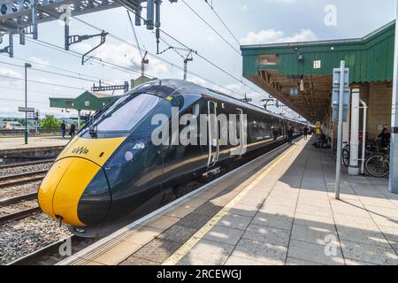 FGW-Hitachi-Zug, betrieben von GWR (Great Western Railway) am Hauptbahnhof von Cardiff. Stockfoto