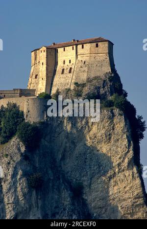 vista della Rocca di San Leo sopra il precipizio Stockfoto