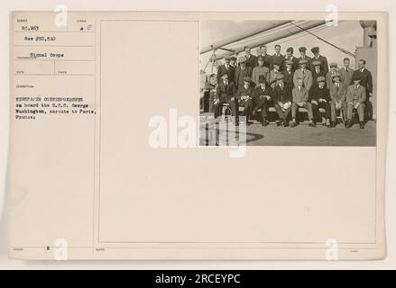 Zeitungskorrespondenten an Bord der USS George Washington auf dem Weg nach Paris, Frankreich. Dieses Foto wurde von einem Fotografen des Signal Corps aufgenommen und ist Teil einer Reihe von Bildern, die amerikanische Militäraktivitäten während des Ersten Weltkriegs dokumentieren. Stockfoto