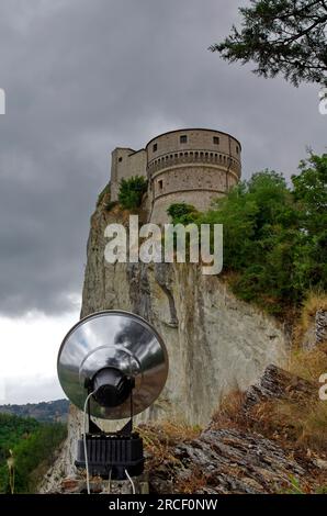 Il forte di San Leo in cima al precipizio Stockfoto