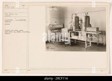 Private S.C. Soper arbeitet in einem Sterilisationsraum im Krankenhaus der Marinebasis. Nr. 1 in Brest, Finistere, Frankreich. Foto aufgenommen am 24. Dezember 1918. Bildunterschrift des Fotografen: 1535-9. Stockfoto