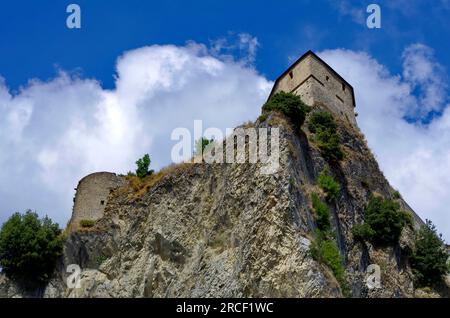 Il forte di San Leo in cima al precipizio Stockfoto