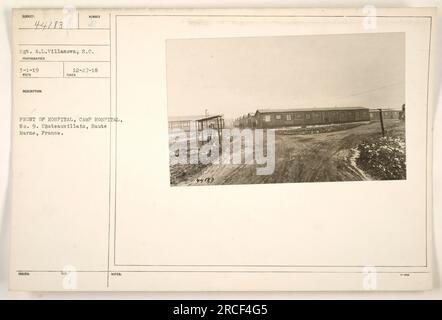 Sgt. A.L. Villanova vom Signalkorps ist vor dem Krankenhaus Nr. 9 in Chateauvillain, Haute Marne, Frankreich abgebildet. Das Foto wurde am 1. März 1919 aufgenommen. Die Nummer für dieses Bild ist 44183. Dieses Foto wurde auch als 44123 vermerkt. Stockfoto