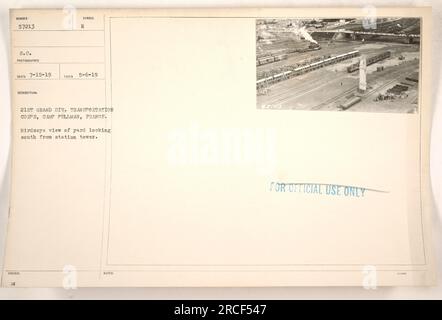 Luftaufnahme der Werft in Camp Pullman, Frankreich, aufgenommen am 6. Mai 1919. Diese Abbildung zeigt das 21. Grand Division Transportation Corps und die umliegende Landschaft. Der Turm bietet einen Blick auf den Hof und bietet eine Vogelperspektive. Lichtbildausweis: 57213 S.C. Fotograf RECO. Die Originalbeschreibung lautet: "BirdsEye Blick auf den Hof mit Blick nach Süden vom Turm." Dieses Bild ist nur für den offiziellen Gebrauch gekennzeichnet. Stockfoto