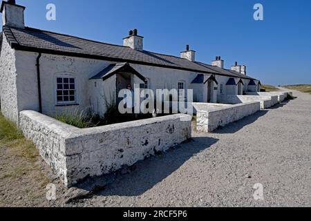 Die alte Küstenwache steuert Cottages im Ynys Llanddwyn Newborough National Nature Reserve and Forest, Anglesey Stockfoto