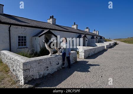 Die alte Küstenwache steuert Cottages im Ynys Llanddwyn Newborough National Nature Reserve and Forest, Anglesey Stockfoto