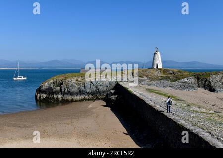 TWR Mawr, der alte Leuchtturm auf der Gezeiteninsel Ynys Llanddwyn Newborough National Nature Reserve and Forest, Anglesey Stockfoto