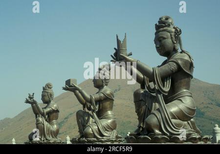 Das Big Buddha Monument im Dorf Ngong Ping auf Lantau Island in Hongkong. China, Hongkong, Mai 1997 Stockfoto