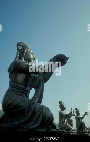 Das Big Buddha Monument im Dorf Ngong Ping auf Lantau Island in Hongkong. China, Hongkong, Mai 1997 Stockfoto