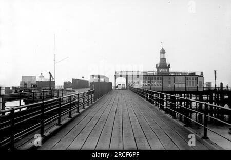 Southend am Sea Pier 1925, Großbritannien Stockfoto