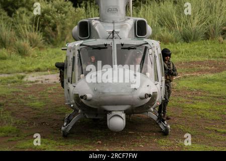 Ternate, Cavite, Philippinen. 14. Juli 2023. US-Marines landen im Rahmen der halbjährlichen Marine Aviation Support Activity (MASA) in Ternate, Provinz Cavite südlich von Manila, Philippinen, einen UH-1Y-Hubschrauber während einer Helocast- und Seepatrouillenübung. 14. Juli 2023. Ziel der MASA ist es, regionale Partnerschaften zu stärken, die militärische Zusammenarbeit zwischen den Philippinen und den Vereinigten Staaten zu fördern und die Stabilität in der Region Indo-Pazifik zu fördern. MASA, das vom 6. Bis 21. Juli auf den Philippinen stattfinden soll, bietet eine dynamische Plattform für die philippinischen Marines und ihre US-amerikanischen Marines Stockfoto