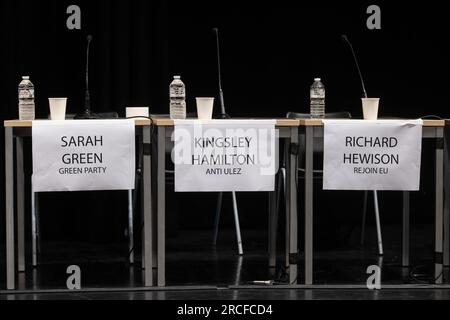 London, Großbritannien. 13. Juli 2023. Die Namen der Kandidaten werden bei den Nachwahlen in Uxbridge und South Ruislip an der Brunel University in Uxbridge vorgestellt. In Uxbridge und South Ruislip wurde eine Nachwahl ausgelöst, als der ehemalige Premierminister Boris Johnson vor einem Urteil des parlamentarischen Vorrechte-Ausschusses zurücktrat. Kredit: Mark Kerrison/Alamy Live News Stockfoto