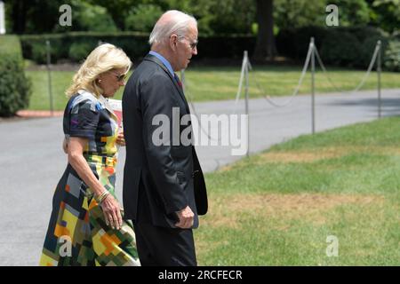 14. Juli 2023, Washington, Distric of Columbia, USA: US-Präsident JOE BIDEN und First Lady JILL BIDEN verlassen das Weiße Haus auf dem Weg nach Camp David. Heute am 14. Juli 2023 im South Lawn/White House in Washington DC, USA. (Kreditbild: © Lenin Nolly/ZUMA Press Wire) NUR REDAKTIONELLE VERWENDUNG! Nicht für den kommerziellen GEBRAUCH! Stockfoto