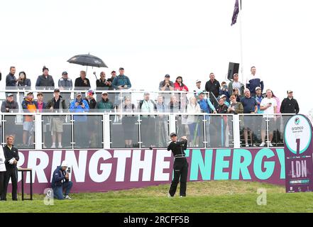 Charley Hull schlägt am ersten Tag der Aramco Team Series 2023 im Centurion Club, Hertfordshire, das 1.-Loch ab. Bilddatum: Freitag, 14. Juli 2023. Stockfoto