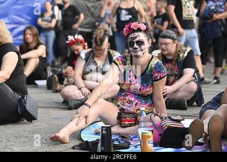 Vizovice, Tschechische Republik. 14. Juli 2023. Besucher am zweiten Tag des internationalen Metallfestivals Masters of Rock in Vizovice, Tschechische Republik, 14. Juli 2023. Kredit: Dalibor Gluck/CTK Photo/Alamy Live News Stockfoto